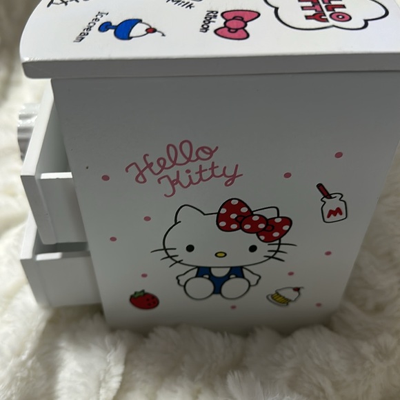 Hello, Kitty dresser jewelry box - Picture 6 of 6